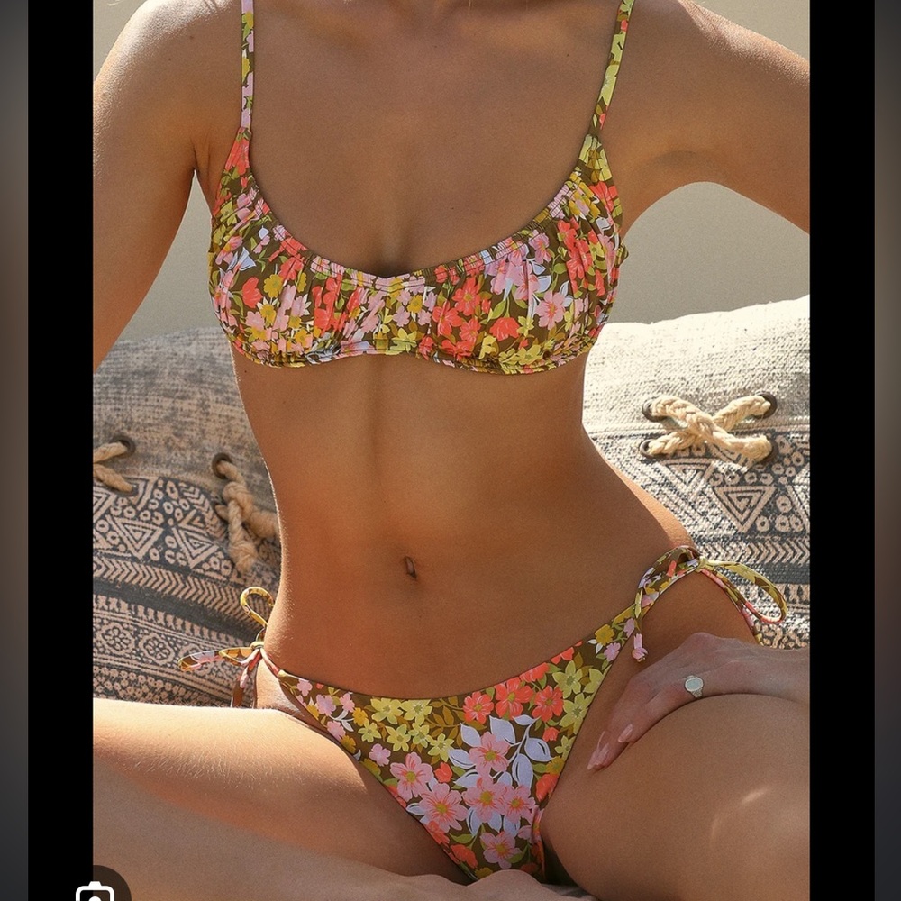Billabong “bring on the bliss” bikini size large